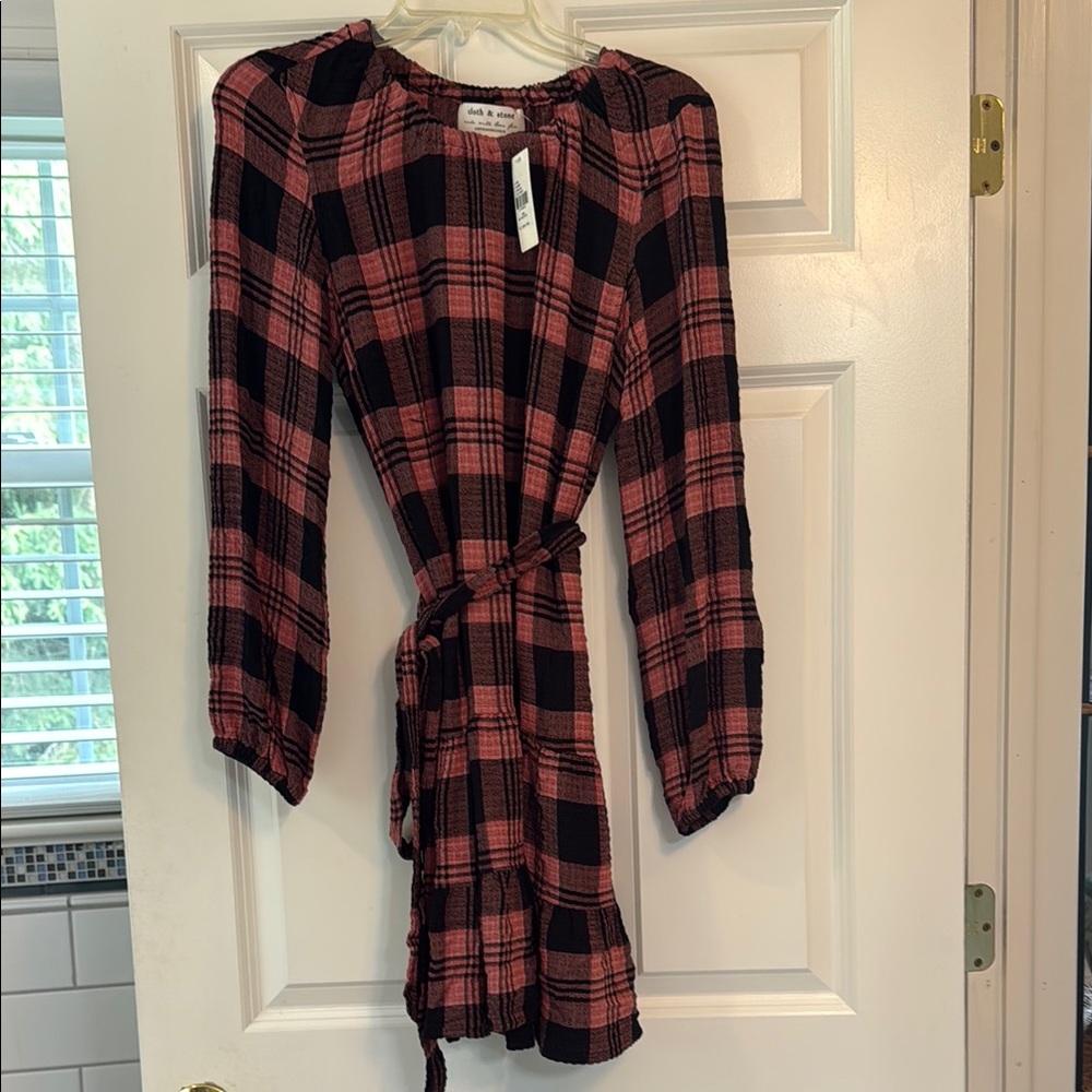 Cloth and Stone, NWT Black and Pink Sheath Dress Long Sleeve with belt